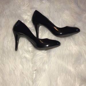 Black Pumps